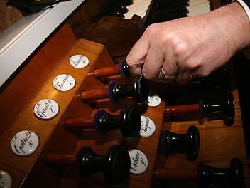Schön anzuhören, schön anzusehen: Die sanierte Orgel der Mangersreuther Kirche.  Fotos: Sonja Adam
