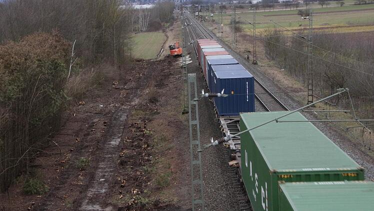 Die Bahn baut.  Foto: Josef Hofbauer