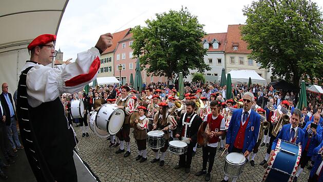 Das gemeinsame Konzert der Kapellen aus dem Stadtgebiet nach dem Sternmarsch gehört zu den Höhepunkten bei den Stadtfesten. Ob im Jubiläumsjahr gefeiert werden kann, ist noch unklar. Abgesagt wird es jedenfalls jetzt nicht.  Thomas Malz