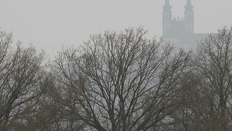 Kloster Banz im zähen Hochnebel des Neujahrstags Fotos: Matthias Einwag
