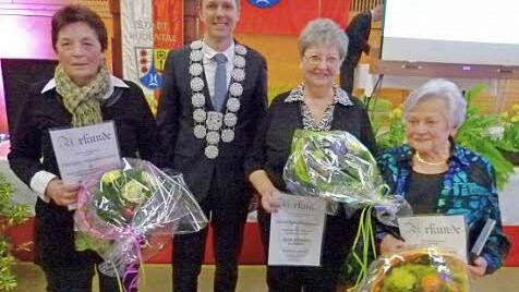 Sie wurden im Rahmen des Stadtempangs für ihre ehrenamtlichen Verdienste geehrt (von links): Christa Wiedermann, Marco Steiner, Irene Schellhammer und Ilse Wöhner.