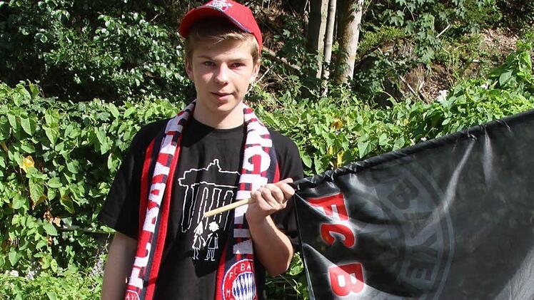 Lukas Ströhlein ist ein echter Bayernfan, nach seinem Super-Abschluss lernt er Kfz-Mechatroniker bei MGS.