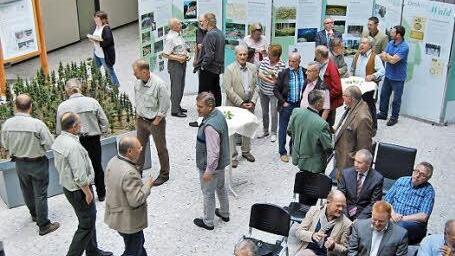 Auf 15 Schautafeln und mit einem Modell wird den Besuchern der Lebensraum Wald aufgezeigt Fotos: Sigismund von Dobschütz