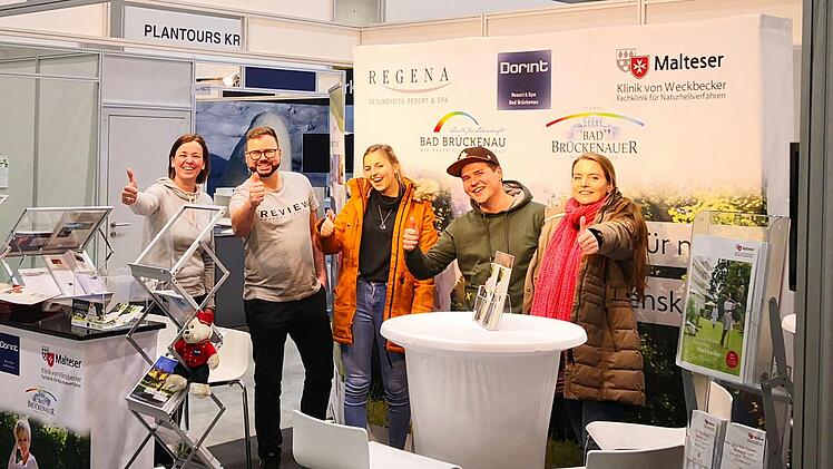 Von der ersten Minute an voll motiviert präsentierte sich in Stuttgart das Bad Brückenauer Messeteam mit (von links) Kathrin Romeis-Merten (Tourist-Information), Matthias Grief (Dorint), Vanessa Klaus (Regena) Jonathan Kirchner (Malteserklinik) und Sandra Huerga-Kanzler (Regena).Fotos: Jonathan Kirchner