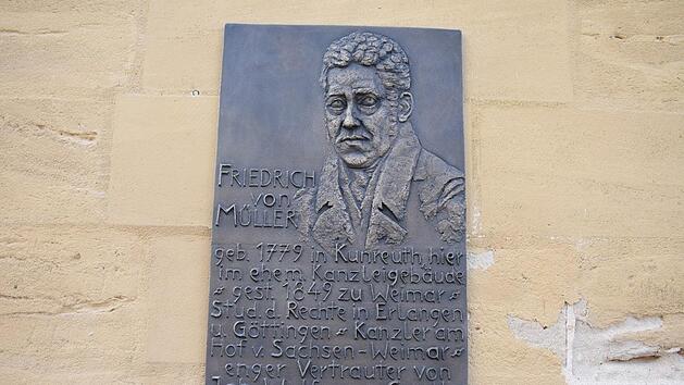 Gedenktafel f&uuml;r Friedrich von M&uuml;ller, Staatskanzler und enger Freund Goethes Foto: Petra Malbrich