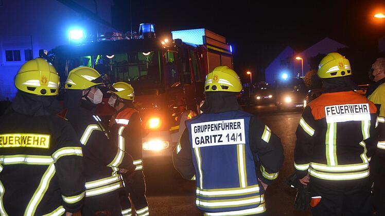 Nächtlicher Feuerwehreinsatz, nachdem ein Kohlenstoffmonoxid-Warngerät Alarm ausgelöst hatte. Foto: Peter Rauch