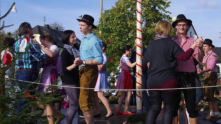 Bereits im dritten Jahr in Folge werden heuer die Hesselbacher Jugendliche die alte Kirchweih-Tanztradition im Bergdorf beleben. Foto: Heike Schülein