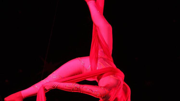 Julia zeigte Akrobatik unter der Zirkuskuppel.