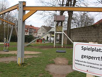 Noch gibt es zwar keine Ausgangssperren - aber auch Spielplätze sind nun bis auf Weiteres gesperrt.  Foto: Karina Brock