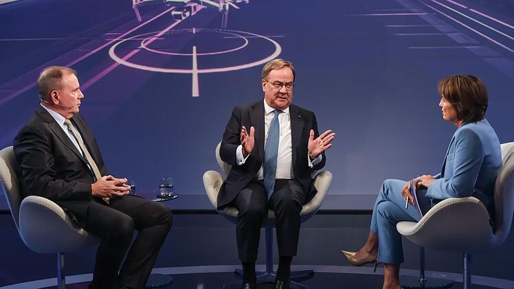Sandra Maischberger sprach mit Ben Hodges (links) und Armin Laschet &uuml;ber den Drohnenvorfall.