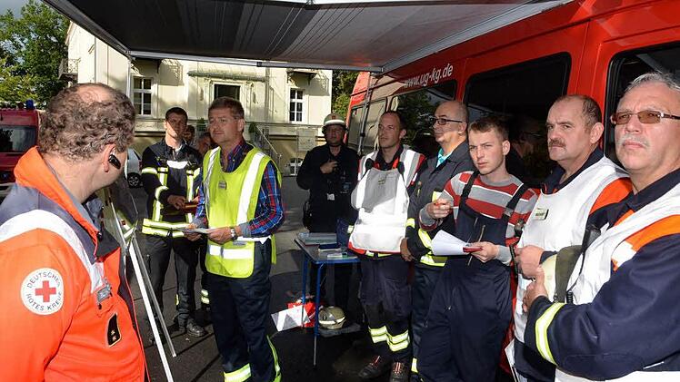 Dramatische Szenen bei der Großübung am Samstag im Haus Kreuzberg der Kurklinik "Am Kurpark" in Bad Kissingen.  Foto: Rauch