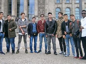 Zehn von der Jugendhilfeeinrichtung "ForJu GmbH" betreute unbegleitete Minderj&auml;hrige unternahmen eine Bildungsfahrt nach Berlin.  Foto: privat
