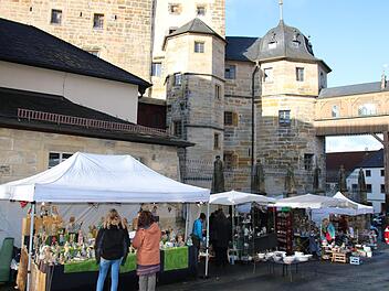 Im und am Schloss Thurnau findet der 28. Weihnachtstöpermarkt statt. Foto: Andreas Schmitt