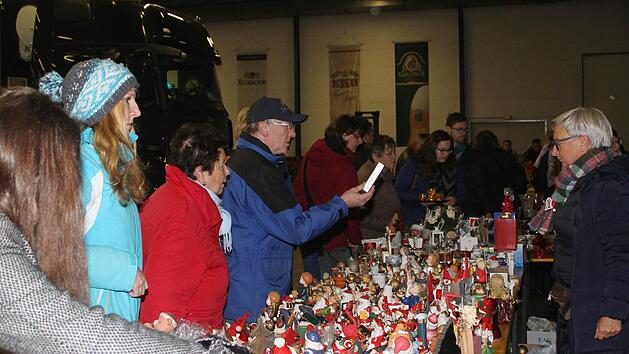 Weihnachtsdeko stand auch heuer wieder hoch im Kurs beim Lions-Flohmarkt im M&ouml;nchshof.Sonny Adam