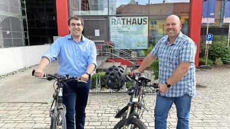 Konrad K&ouml;rner (l.) und Walter Drebinger wollen die st&auml;dtischen Angestellten beim Umstieg aufs Rad unterst&uuml;tzen. Foto: privat