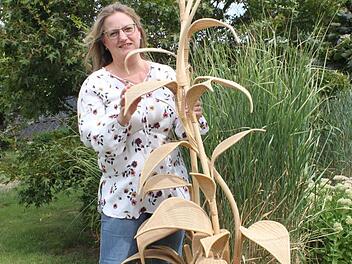 Birgit Hucke und der Flechtbaum