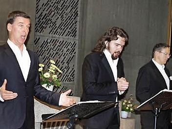 "Die jungen Tenöre" (von links) Hans Hitzeroth, Ilja Martin und Hubert Schmid begeisterten ihr Publikum in Friesen. Foto: Heike Schülelin