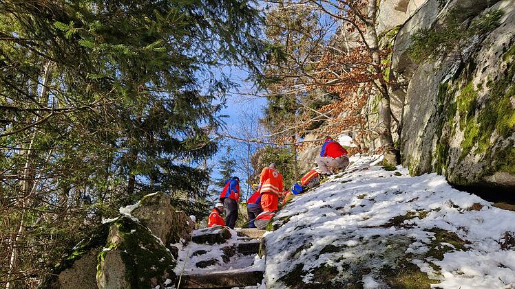 Oberfranken: Frau nach Wanderunfall mit Polizeihubschrauber gerettet