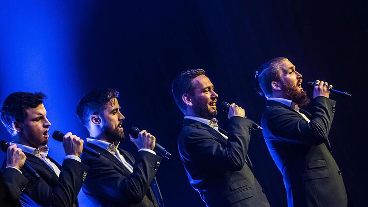 Mit einem bunt gemischten Programm begeisterten "The 12 Tenors" das Coburger Publikum. Foto: Jochen Berger