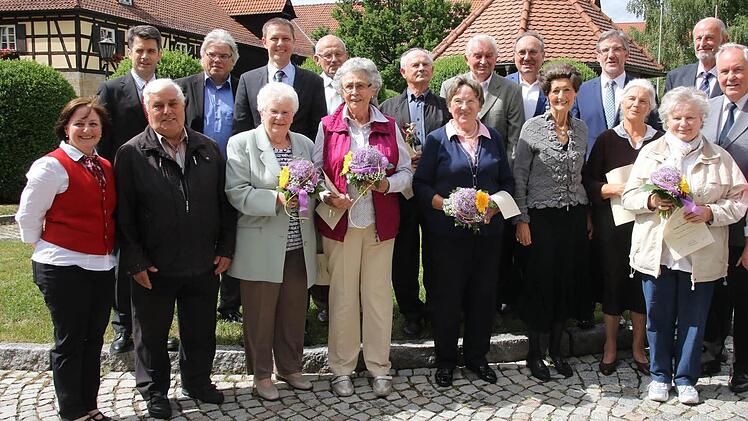 Zahlreiche Gründungsmitglieder wurden im Rahmen des Jubiläumskonzerts ausgezeichnet. Foto: Michael Stelzner