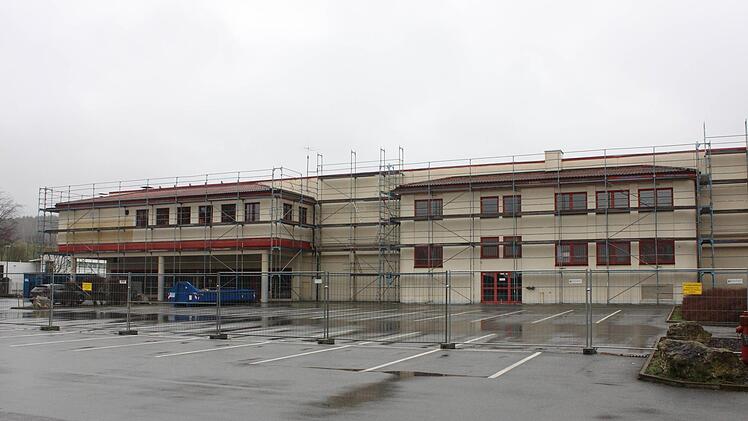 Der Umbau des Gebäudes, in dem sich zuletzt der "Kaufland"-Supermarkt befand, ist im Gange. Neben einem Küchenstudio sollen mehrere Geschäfte dort einziehen. Fotos: Popp