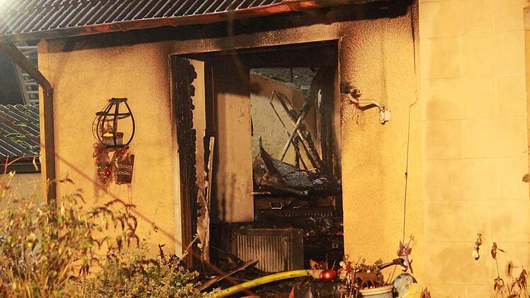 69-Jährige bei Brand in Wohnhaus schwer verletzt