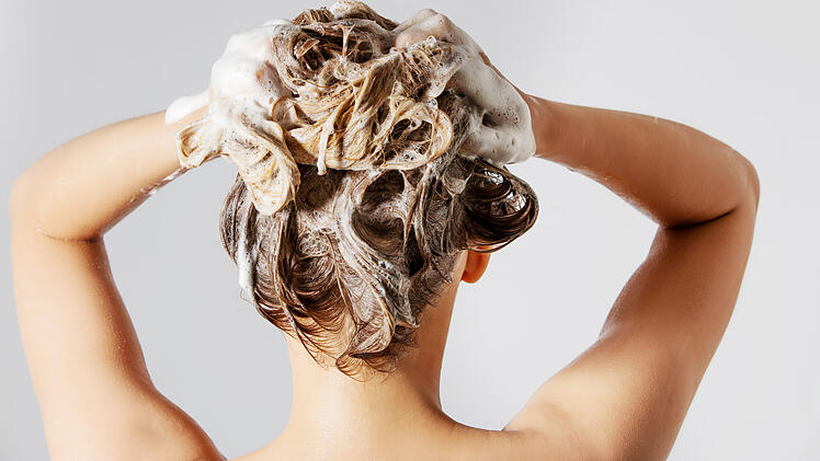Haare waschen, Haarewaschen, Shampoo, Spülung, Haare