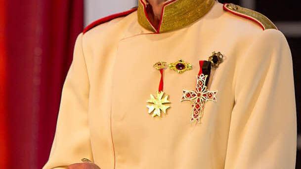 John Sweeney begeistert als intriganter Prinz Sergius.