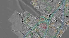 Das Ergebnis der Magnometerprospektion zeigt Strukturen im Boden. Grafik: Universität Würzburg