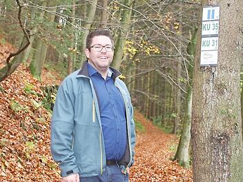 Der neue Leiter des Forstreviers Stadtsteinach, Jonas Duscher, kommt vom Baumwipfelpfad in Ebrach. Jetzt lebt er - gemeinsam mit seiner Frau - in Kupferberg. Foto: Sonny Adam