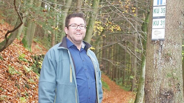 Der neue Leiter des Forstreviers Stadtsteinach, Jonas Duscher, kommt vom Baumwipfelpfad in Ebrach. Jetzt lebt er - gemeinsam mit seiner Frau - in Kupferberg. Foto: Sonny Adam