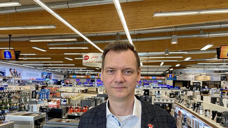 So menschenleer wie auf diesem Foto sieht der Elektronikfachmarkt Expert Schlegelmilch seit dem heutigen Mittwoch aus. Geschäftsführer Michael Schlegelmilch verspricht aber, telefonisch und online zusammen mit seinem Team für die Kunden erreichbar zu sein und Bestellungen noch vor Weihnachten auszuliefern.