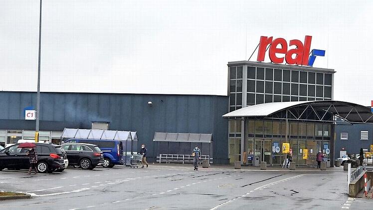 Noch steht real, wo bald Kaufland sehen soll.
