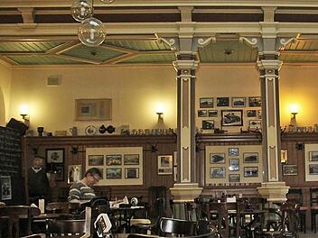 Das Lichtenfelser Bahnhofsbistro ist durch den Jugendstilraum ein Lokal mit besonderem Charme. Noch steht kein Pächter als Nachfolger von Gertraud Dorsch bereit. Achivbild: Ramona Popp