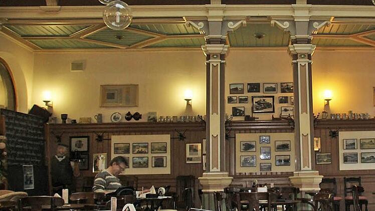 Das Lichtenfelser Bahnhofsbistro ist durch den Jugendstilraum ein Lokal mit besonderem Charme. Noch steht kein Pächter als Nachfolger von Gertraud Dorsch bereit. Achivbild: Ramona Popp