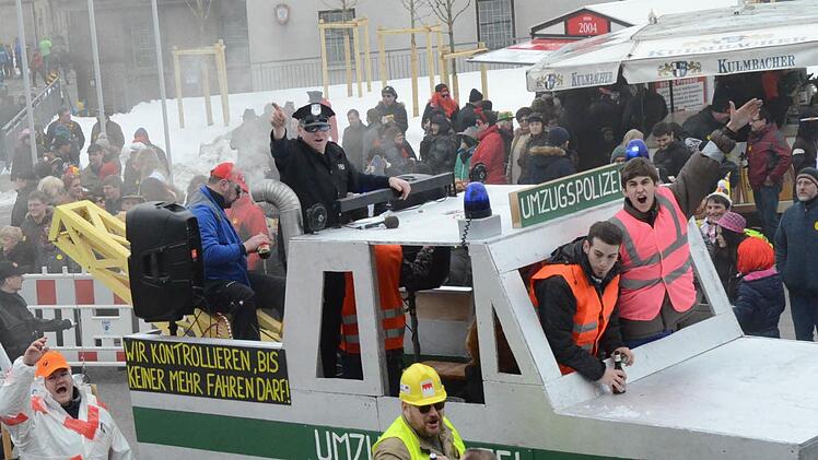 Die Umzugspolizei sorgte dafür, dass keiner nüchtern blieb.