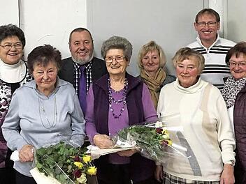 Das Bild zeigt von links: Marianne Heinlein, Edelburg Martin, Günther Fehn, Veronika Rauh, Bernadette Herrmann, Adelheid Kotschenreuther, Christof Krebs und Rosina Jakob. Foto: ut