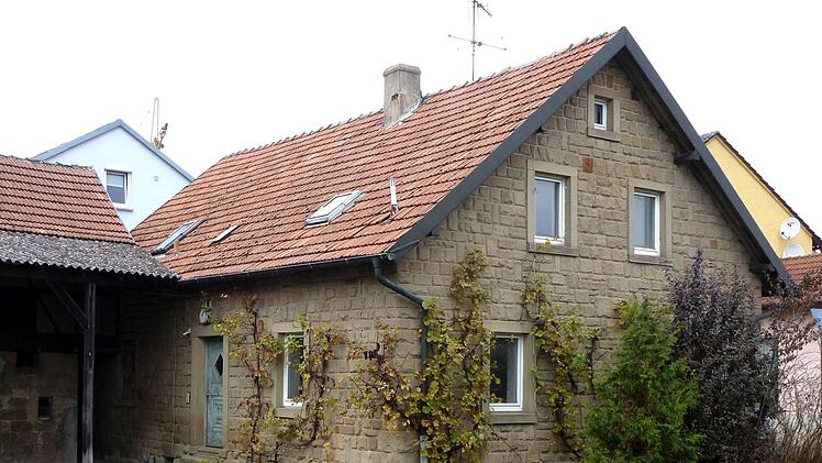 Nach einer Sanierung könnte im Gemeindehaus von Sand Wohnraum für anerkannte Flüchtlinge und sozial schwache Bürger entstehen. Die Gemeindeverwaltung wurde bevollmächtigt, Planunterlagen und Kostenberechnungen einzuholen.  Alfons Beuerlein
