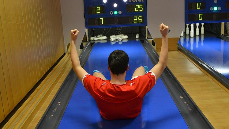 ... und  Sohn Sebastian pure Freude nach einer Neun. Fotos: privat