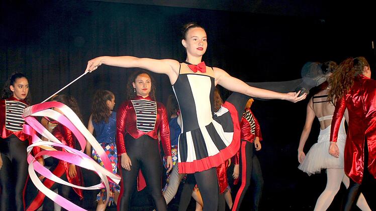 "Circuse" hieß der erste Tanz der israelischen Tanzgruppe "Focus".