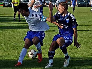 Vestenbergsgreuths Ex-Coach Gezim Feta (r.) wechselt in der Winterpause als Spieler zum ASV Höchstadt in die Kreisklasse 2. anpfiff.info