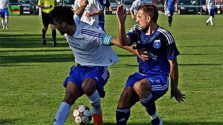 Vestenbergsgreuths Ex-Coach Gezim Feta (r.) wechselt in der Winterpause als Spieler zum ASV Höchstadt in die Kreisklasse 2. anpfiff.info