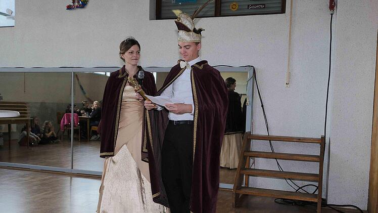 Das Prinzenpaar Prinzessin Christina I und Prinz Stefan I zog närrische Bilanz. Gerd Schaar