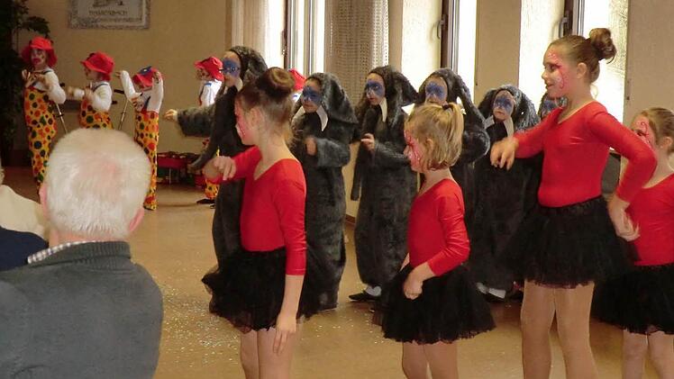 Tolle Auftritte: Die Kinder beim Seniorenfasching. Foto: Günther Straub