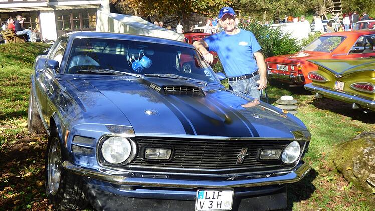 Gerhard Fischer aus Lichtenfels mit seinem Ford Mustang