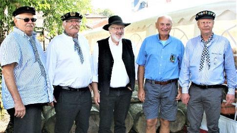 Der Vorsitzende der Deutschen Flößerei-Vereinigung, Martin Spreng (Mitte), zeigte sich beeindruckt von den Aktivitäten der Frankenwaldflößer, hier mit (von links) Georg Geiger (Friesen), Fritz Fricke (Unterrodach), Andreas Buckreus (Wallenfels) sowie Dieter Endres (Neuses).