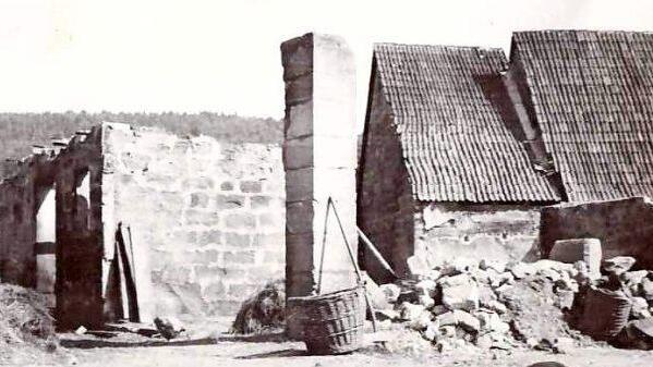 Eines der zerstörten Anwesen am Ortsrand von Bramberg