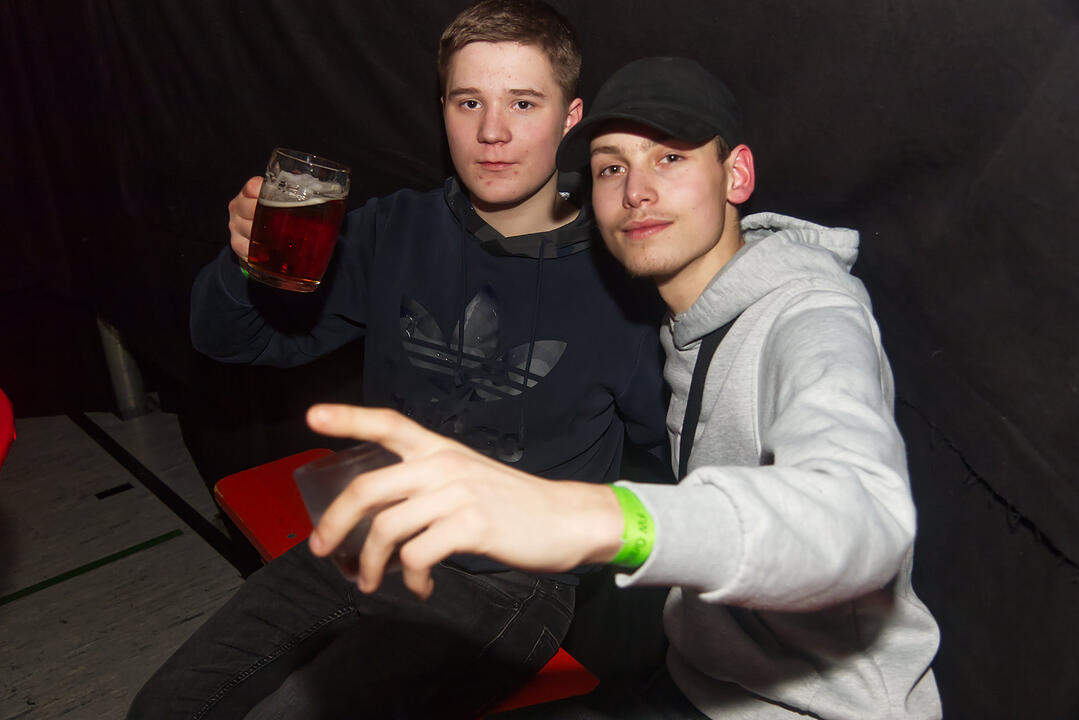 Fasching pur in der Grundschulturnhalle