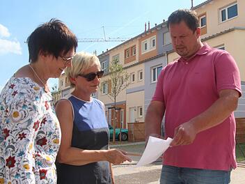 Gemeinderäte Irene Fleischmann, Marion Bierlein und Günter Münch (v.l.) sehen im Gebiet Reuthsee eine gute Entscheidung.  Foto: C. Bauriedel