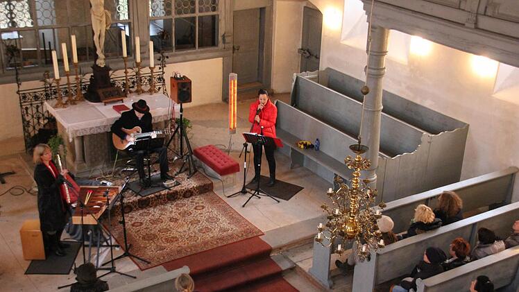 In der Schloss-Kapelle unterhielten Januela & Alex.